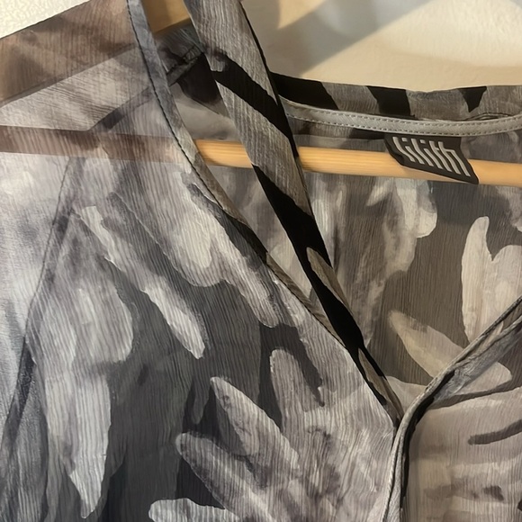 Lilith 100% Silk Gray & Black Abstract Palm Leaves Flouncy Sheer Blouse - Picture 5 of 9